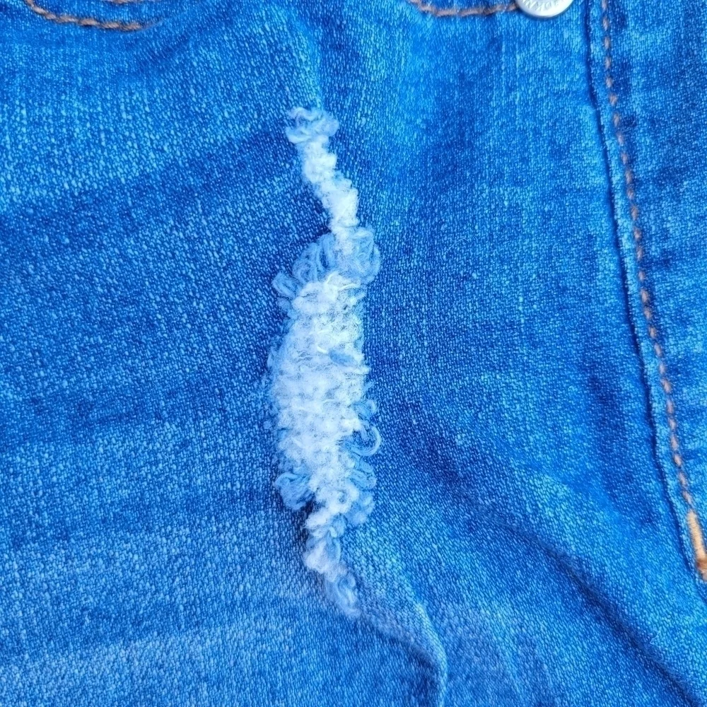 3/$15 DKNY Distressed Medium Wash Denim Jean Sho…